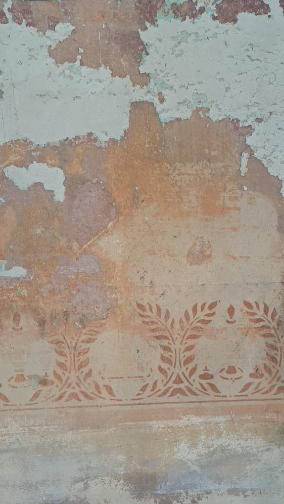 Interior histórico requalificado com mobiliário contemporâneo